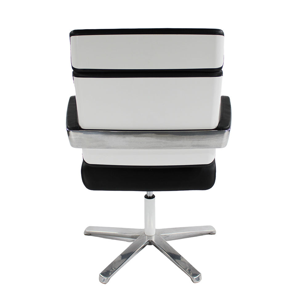 <tc>Konig + Neurath</tc>: Poltrona Charta Lounge con schienale alto - Ricondizionata