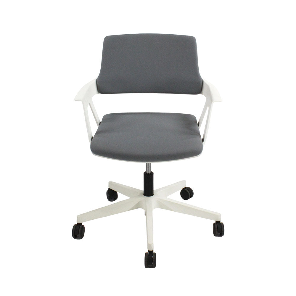 <tc>Steelcase</tc>: <tc>QiVi</tc> - Sedia da riunione in tessuto grigio - Ristrutturata