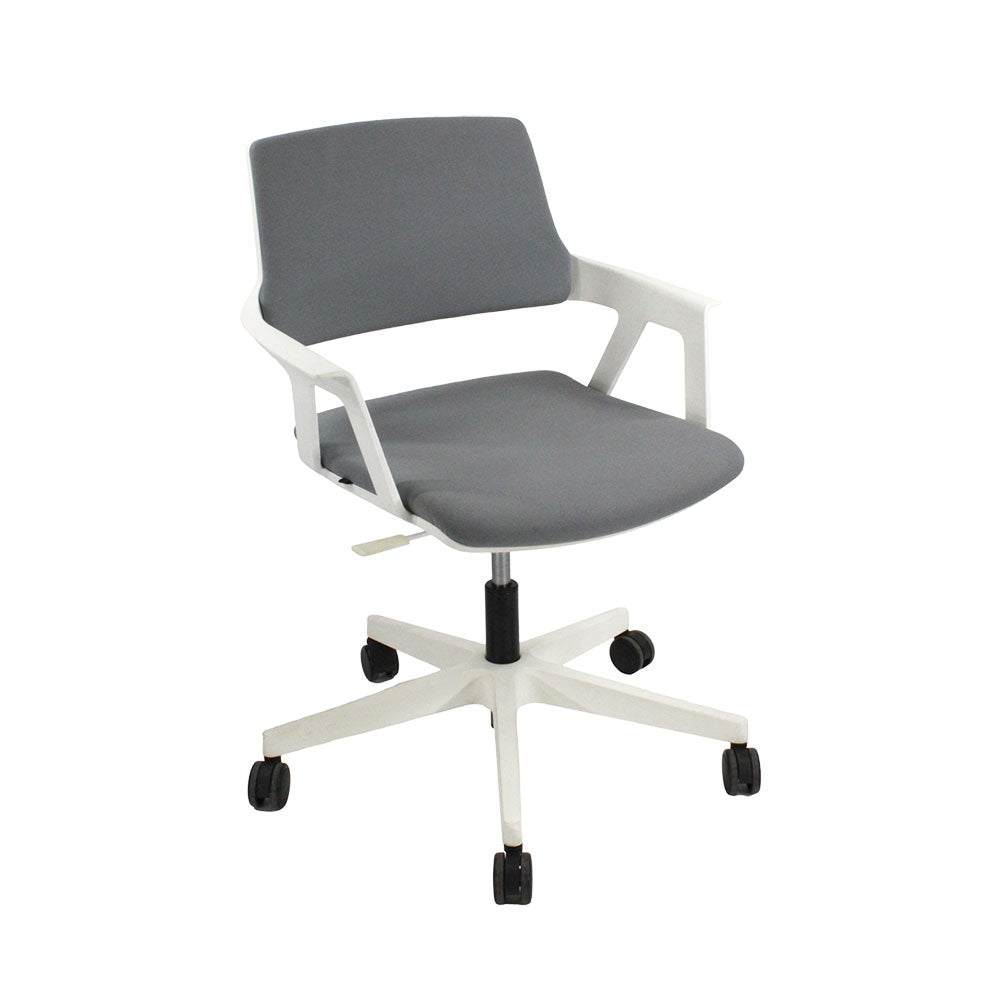 <tc>Steelcase</tc>: <tc>QiVi</tc> - Sedia da riunione in tessuto grigio - Ristrutturata