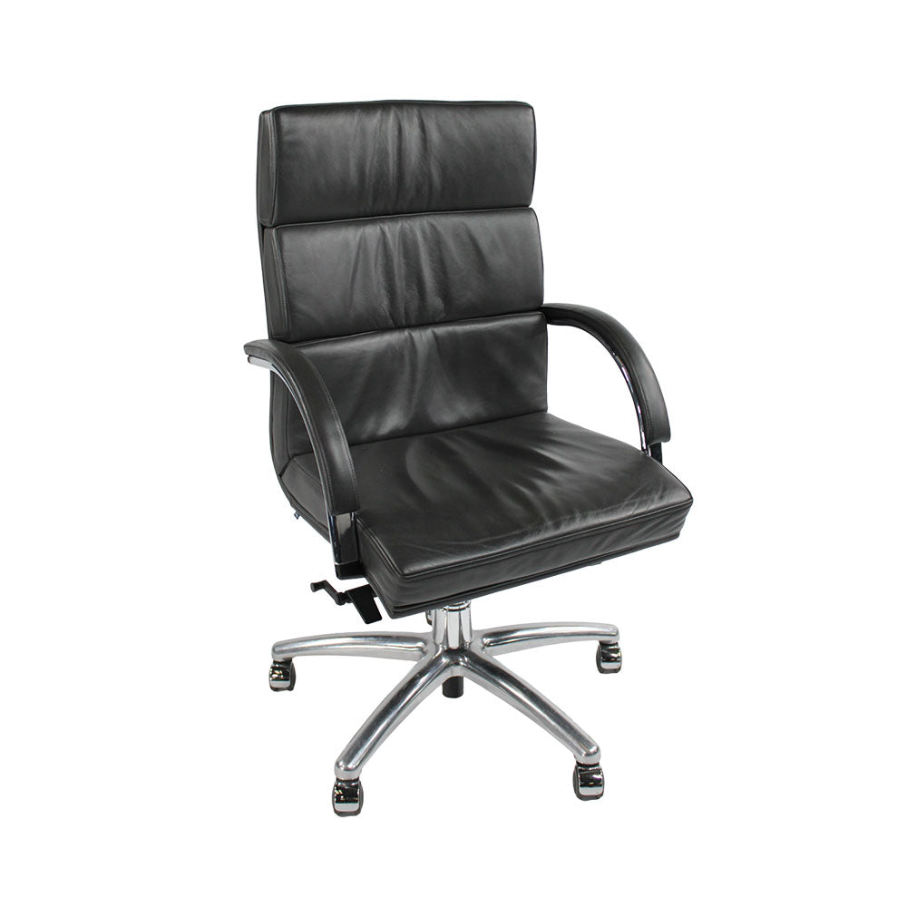 <tc>William Hands</tc>: Poltrona direzionale Orion Soft Overstitch in pelle grigia - Ricondizionata