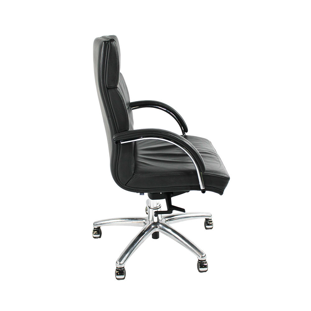 <tc>William Hands</tc>: Poltrona direzionale Orion Soft Overstitch in pelle grigia - Ricondizionata