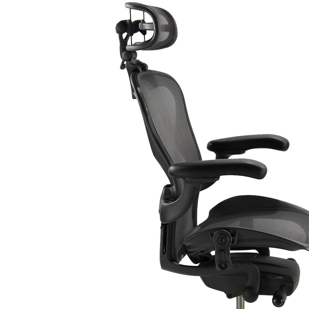 <tc>Herman Miller</tc>: Aeron <tc>Size B</tc> Rimasterizzato con poggiatesta in grafite - Ricondizionato