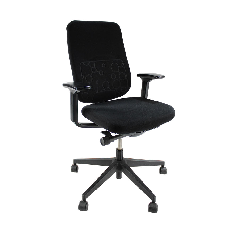 <tc>Steelcase</tc>: Sedia da ufficio Reply Air con struttura nera in tessuto nero - Ricondizionata