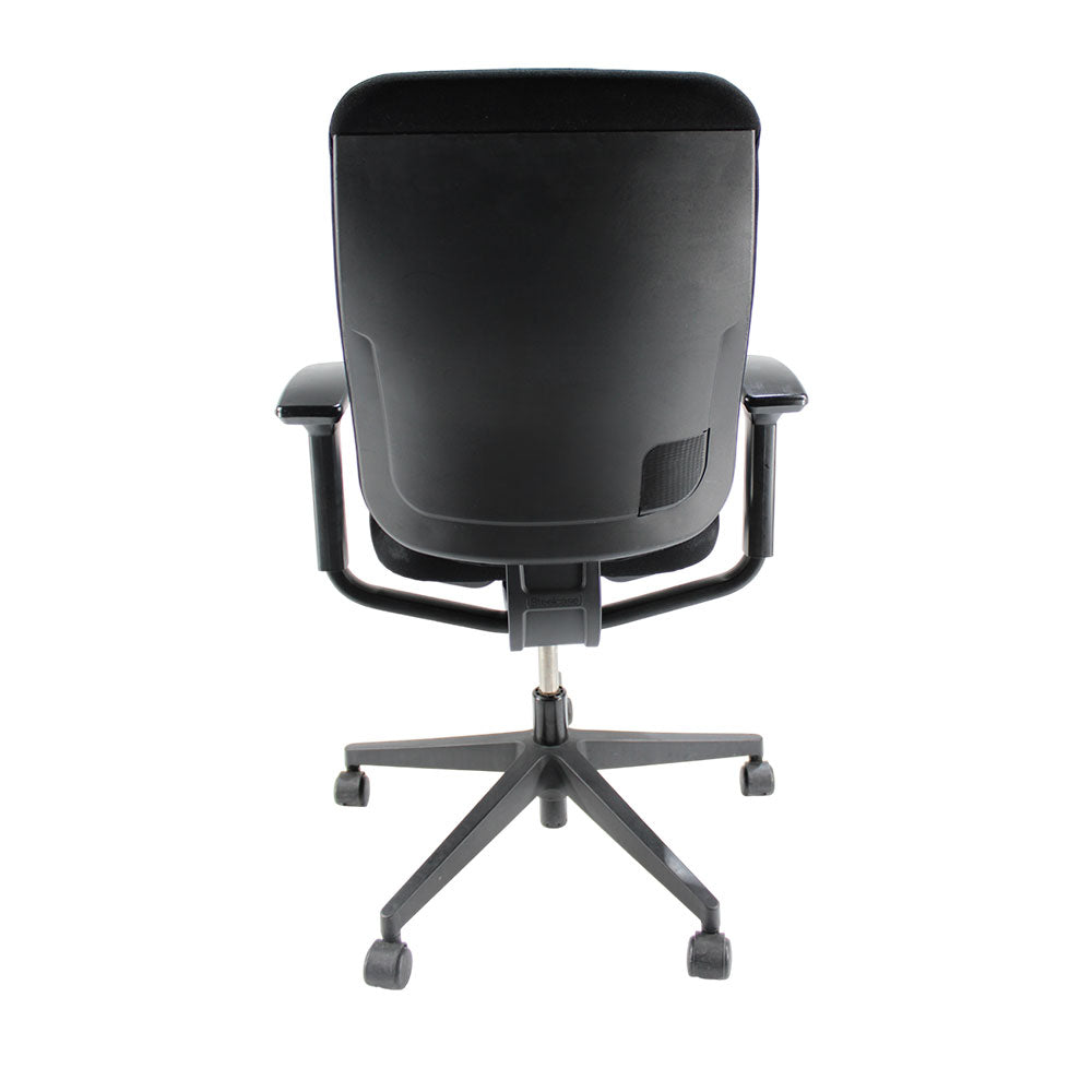 <tc>Steelcase</tc>: Sedia da ufficio Reply Air con struttura nera in tessuto nero - Ricondizionata