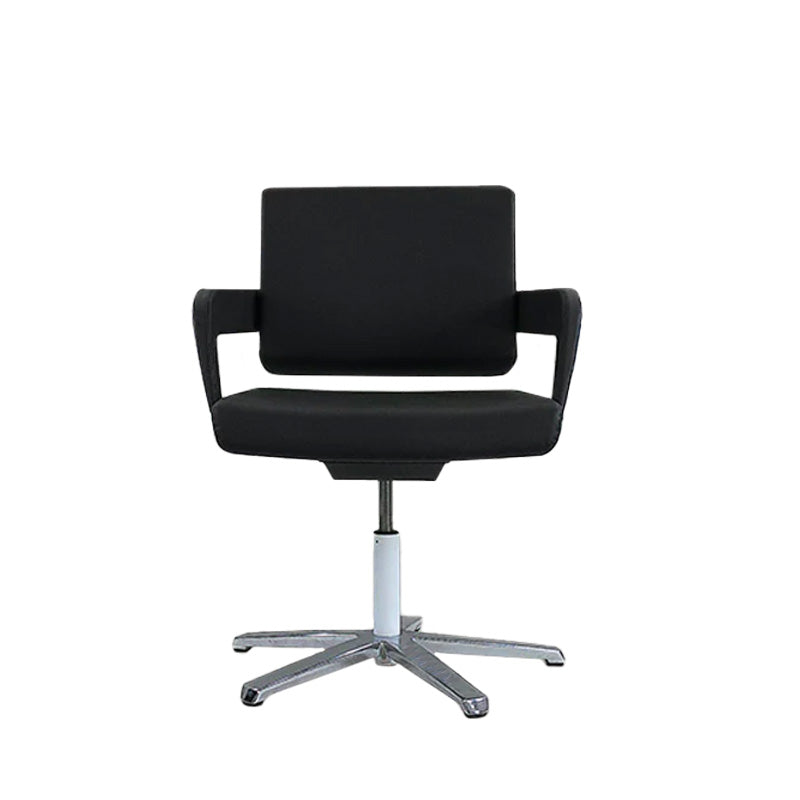 <tc>Konig + Neurath</tc>: Poltrona Charta Lounge - Ristrutturata