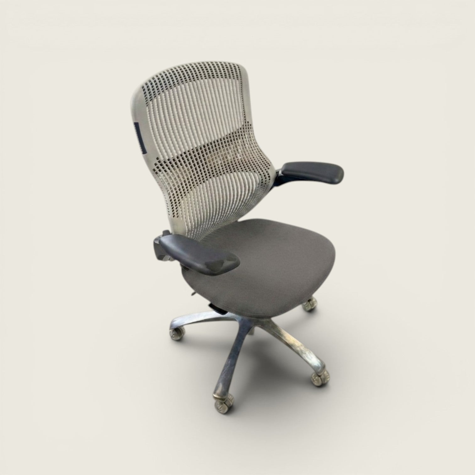 Knoll: Generation - Task Chair in Grey- Refurbished
