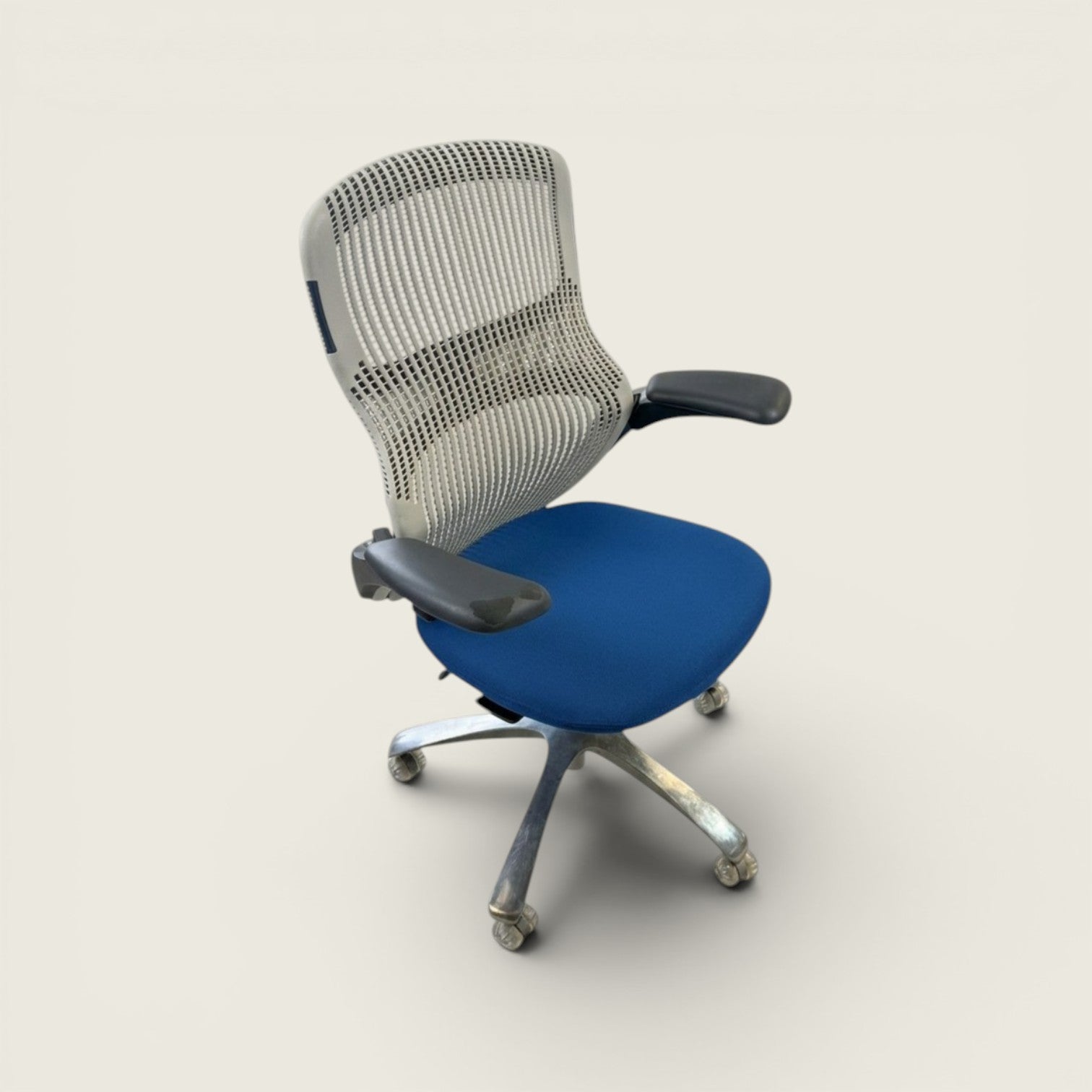 Knoll: Generation - Task Chair in Blue - Refurbished