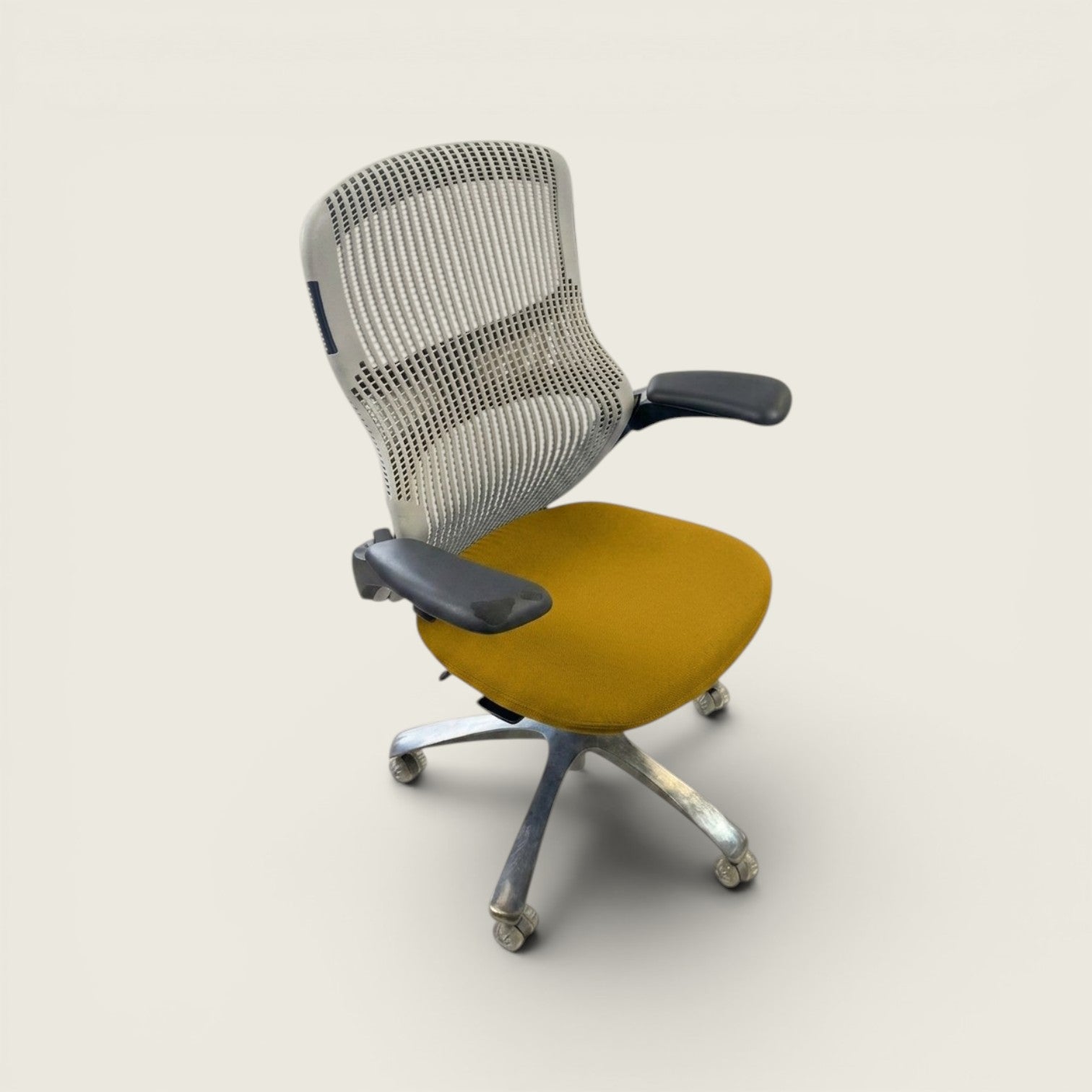 Knoll: Generation - Task Chair in Yellow - Refurbished