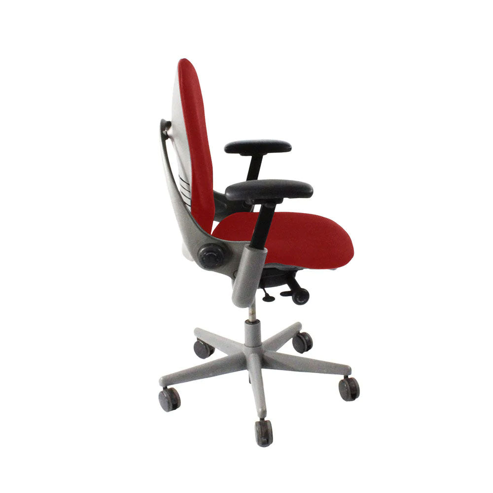 <tc>Steelcase</tc>: <tc>Leap V1</tc> Sedia da ufficio - Struttura grigia/Tessuto rosso - Ricondizionata