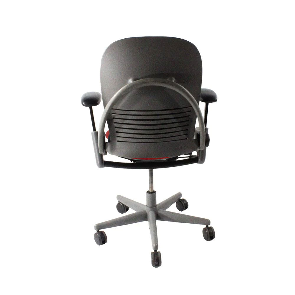 <tc>Steelcase</tc>: <tc>Leap V1</tc> Sedia da ufficio - Struttura grigia/Tessuto rosso - Ricondizionata