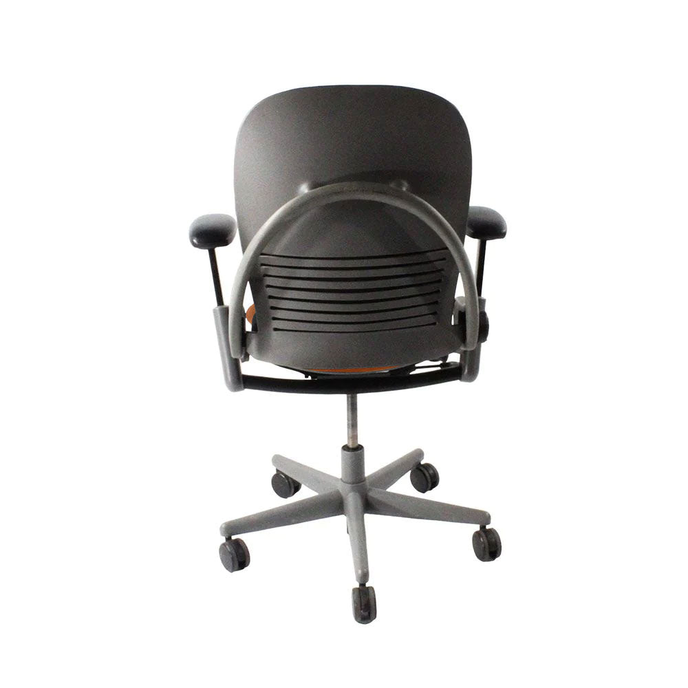 <tc>Steelcase</tc>: <tc>Leap V1</tc> Sedia da ufficio - Struttura grigia/pelle marrone chiaro - Ricondizionata