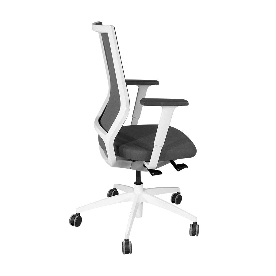 <tc>Sedus</tc>: <tc>Quarterback</tc> Sedia da ufficio con struttura bianca in tessuto grigio - Ricondizionata