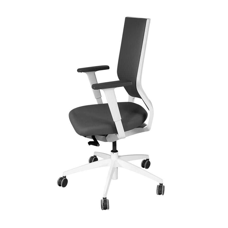<tc>Sedus</tc>: <tc>Quarterback</tc> Sedia da ufficio con struttura bianca in tessuto grigio - Ricondizionata