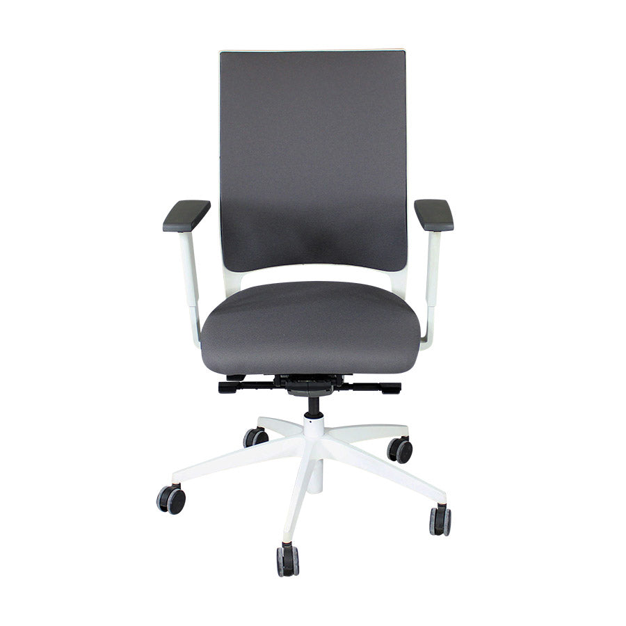 <tc>Sedus</tc>: <tc>Quarterback</tc> Sedia da ufficio con struttura bianca in tessuto grigio - Ricondizionata