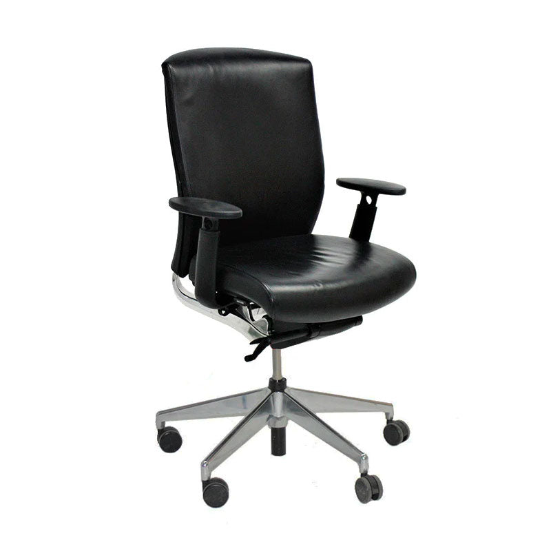 <tc>Senator</tc>: Sedia da ufficio Enigma S21 con struttura in alluminio e rivestimento in pelle nera - Ricondizionata