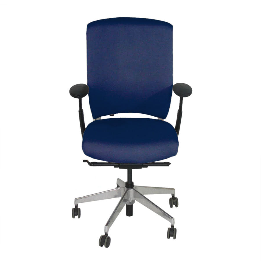 <tc>Senator</tc>: Sedia da ufficio Enigma S21 con struttura in alluminio e tessuto blu - Ricondizionata