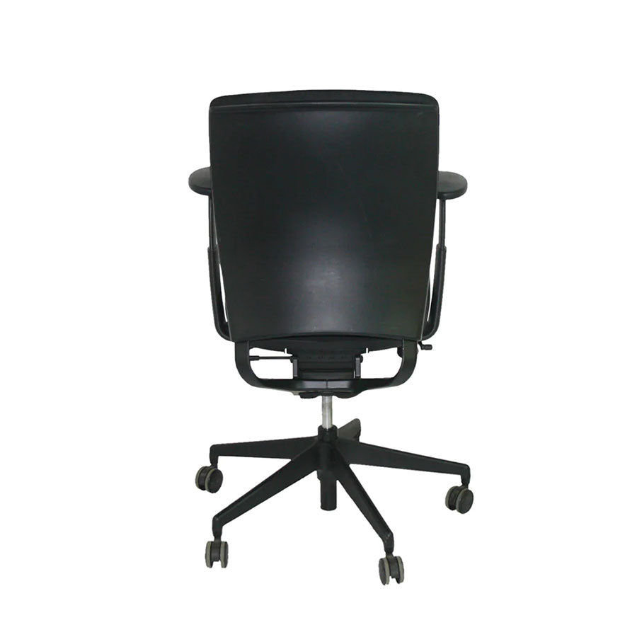 <tc>Senator</tc>: Sedia da ufficio Enigma S21 con struttura nera in pelle nera - Ricondizionata