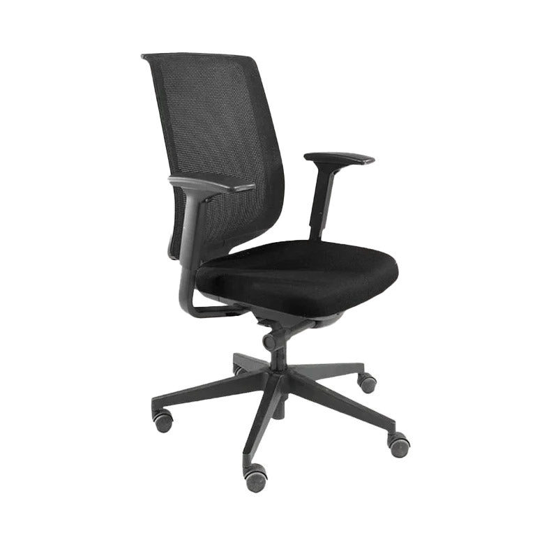 <tc>Steelcase</tc>: Sedia da ufficio Reply con schienale in rete in tessuto nero - Ricondizionata