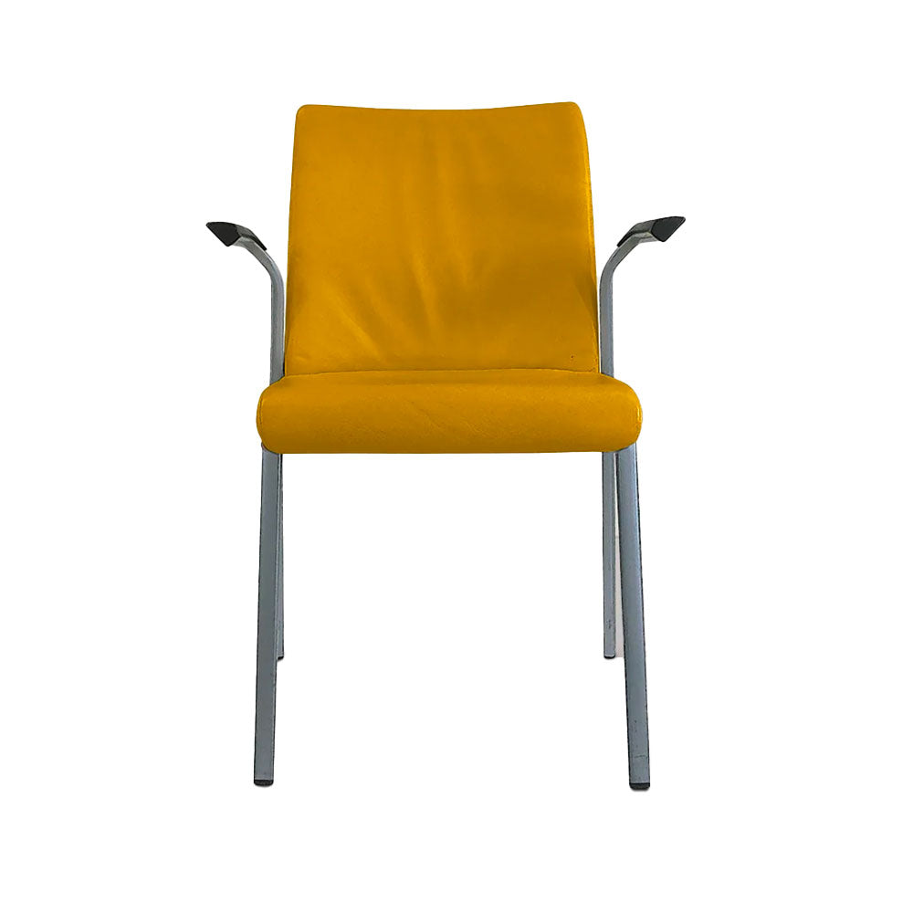 <tc>Steelcase</tc>: Sedia impilabile in tessuto giallo - Ristrutturata