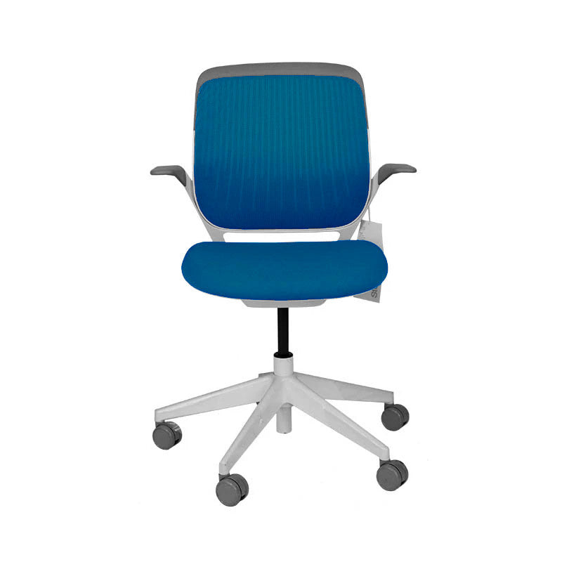 <tc>Steelcase</tc>: Sedia da riunione Cobi con struttura bianca in tessuto blu - Ricondizionata