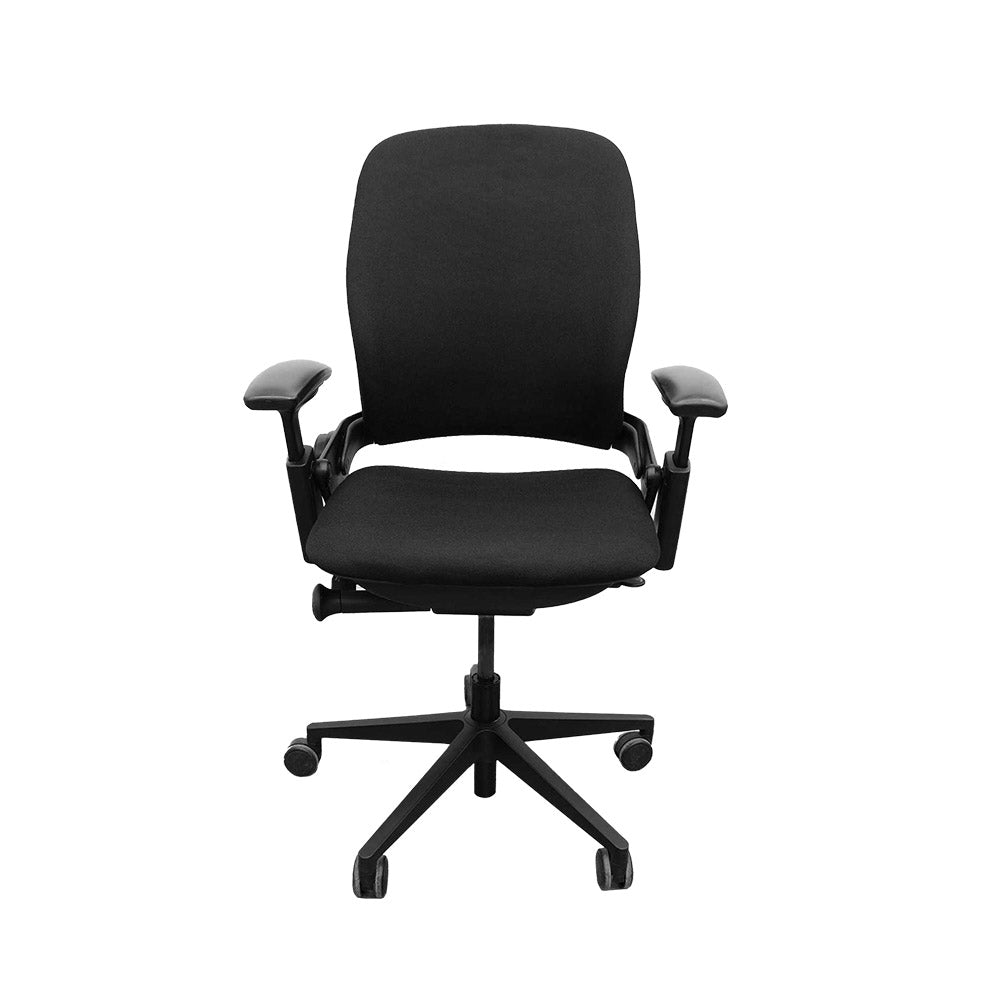 <tc>Steelcase</tc>: <tc>Leap V2</tc> Sedia da ufficio con braccioli regolabili in altezza - Tessuto nero - Ricondizionata