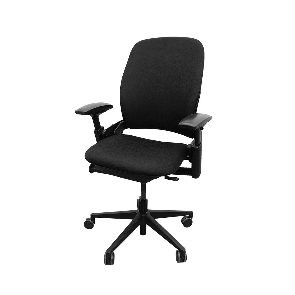 <tc>Steelcase</tc>: <tc>Leap V2</tc> Sedia da ufficio con braccioli regolabili in altezza - Tessuto nero - Ricondizionata