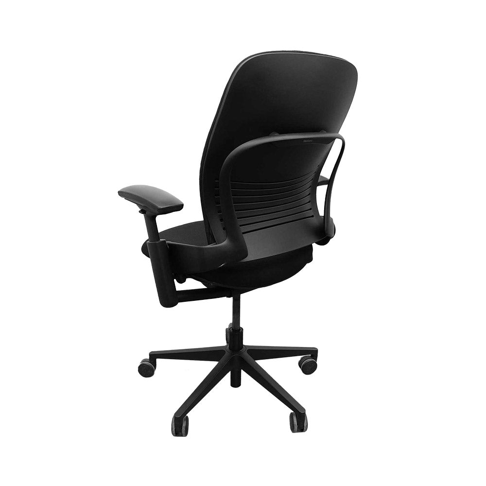<tc>Steelcase</tc>: <tc>Leap V2</tc> Sedia da ufficio con braccioli regolabili in altezza - Tessuto nero - Ricondizionata