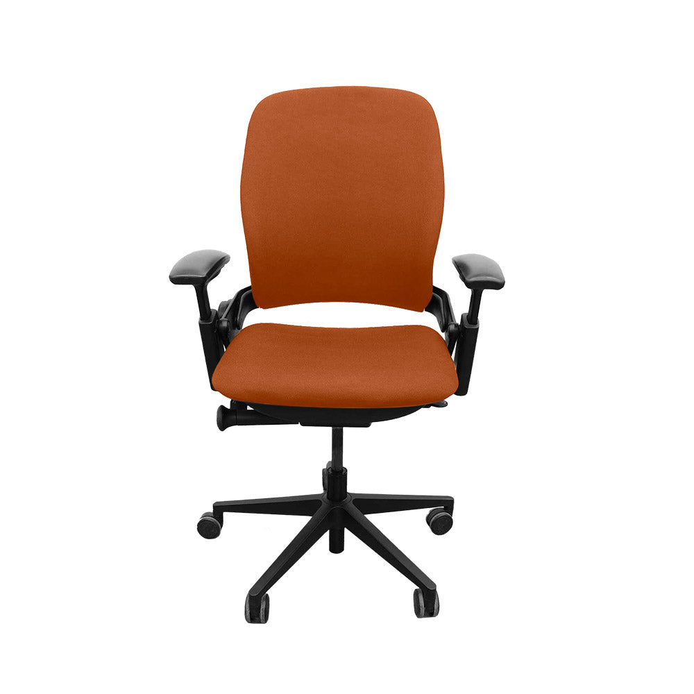 <tc>Steelcase</tc>: <tc>Leap V2</tc> Sedia da ufficio con braccioli regolabili in altezza - Pelle marrone chiaro - Ricondizionata