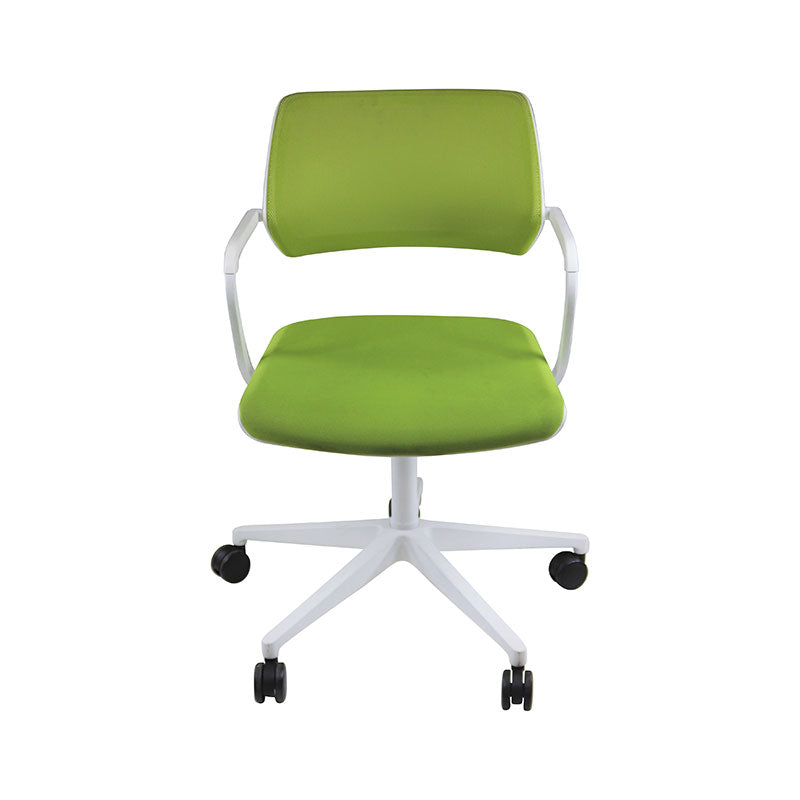 <tc>Steelcase</tc>: <tc>QiVi</tc> - Sedia da riunione con schienale in rete in tessuto verde - Ricondizionata