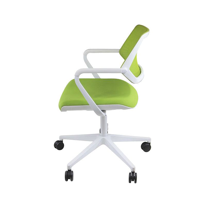 <tc>Steelcase</tc>: <tc>QiVi</tc> - Sedia da riunione con schienale in rete in tessuto verde - Ricondizionata