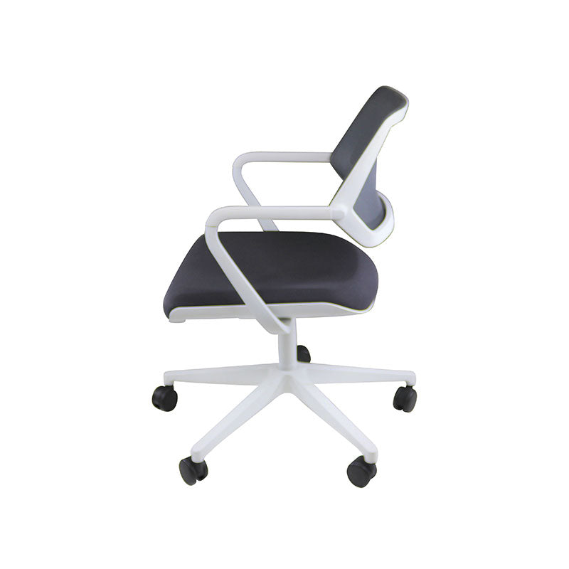 <tc>Steelcase</tc>: <tc>QiVi</tc> - Sedia da riunione con schienale in rete in tessuto grigio - Ricondizionata