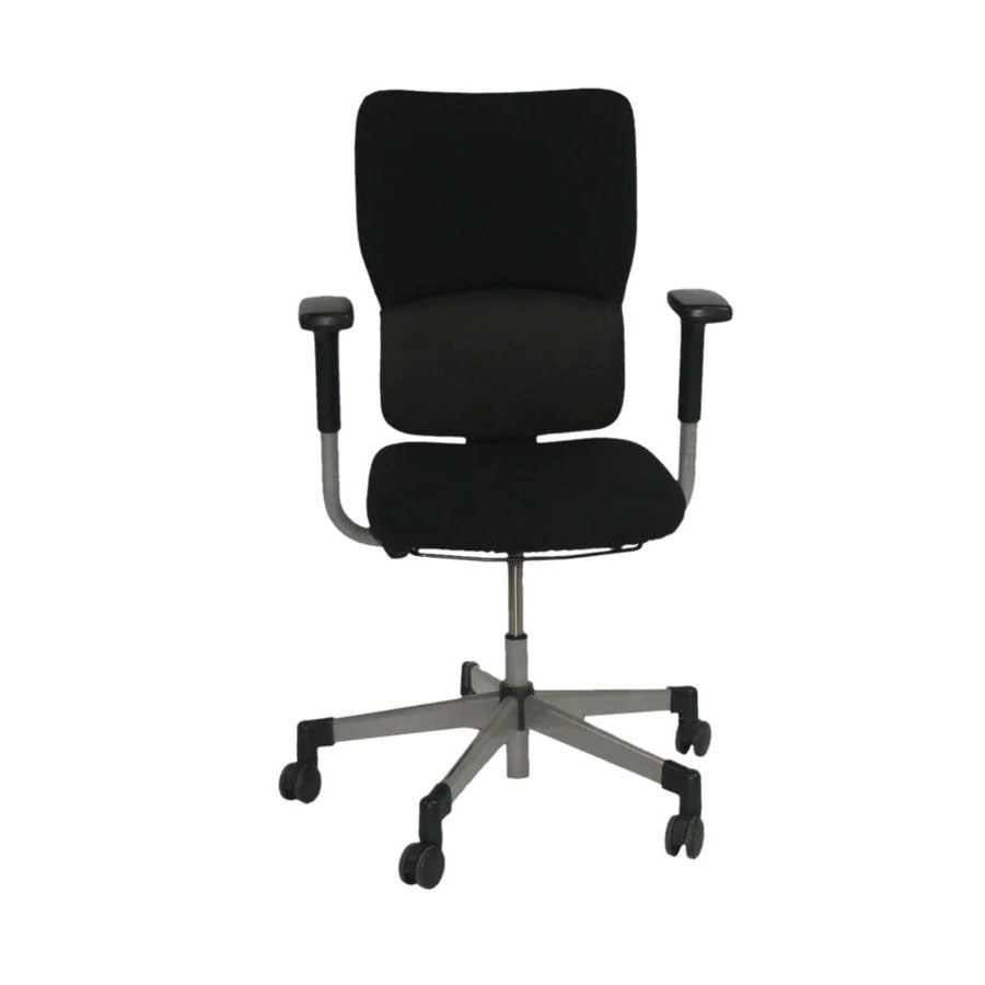 <tc>Steelcase</tc>: <tc>Lets B</tc> - Sedia operativa con schienale alto in tessuto nero - Ristrutturata