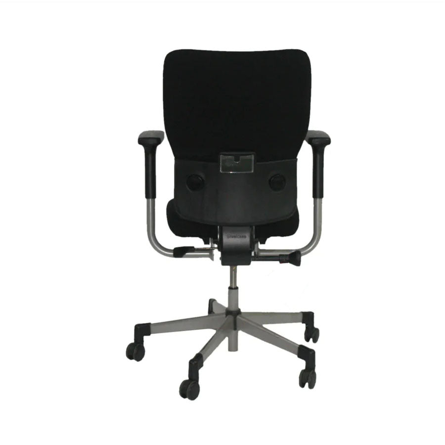 <tc>Steelcase</tc>: <tc>Lets B</tc> - Sedia operativa con schienale alto in tessuto nero - Ristrutturata