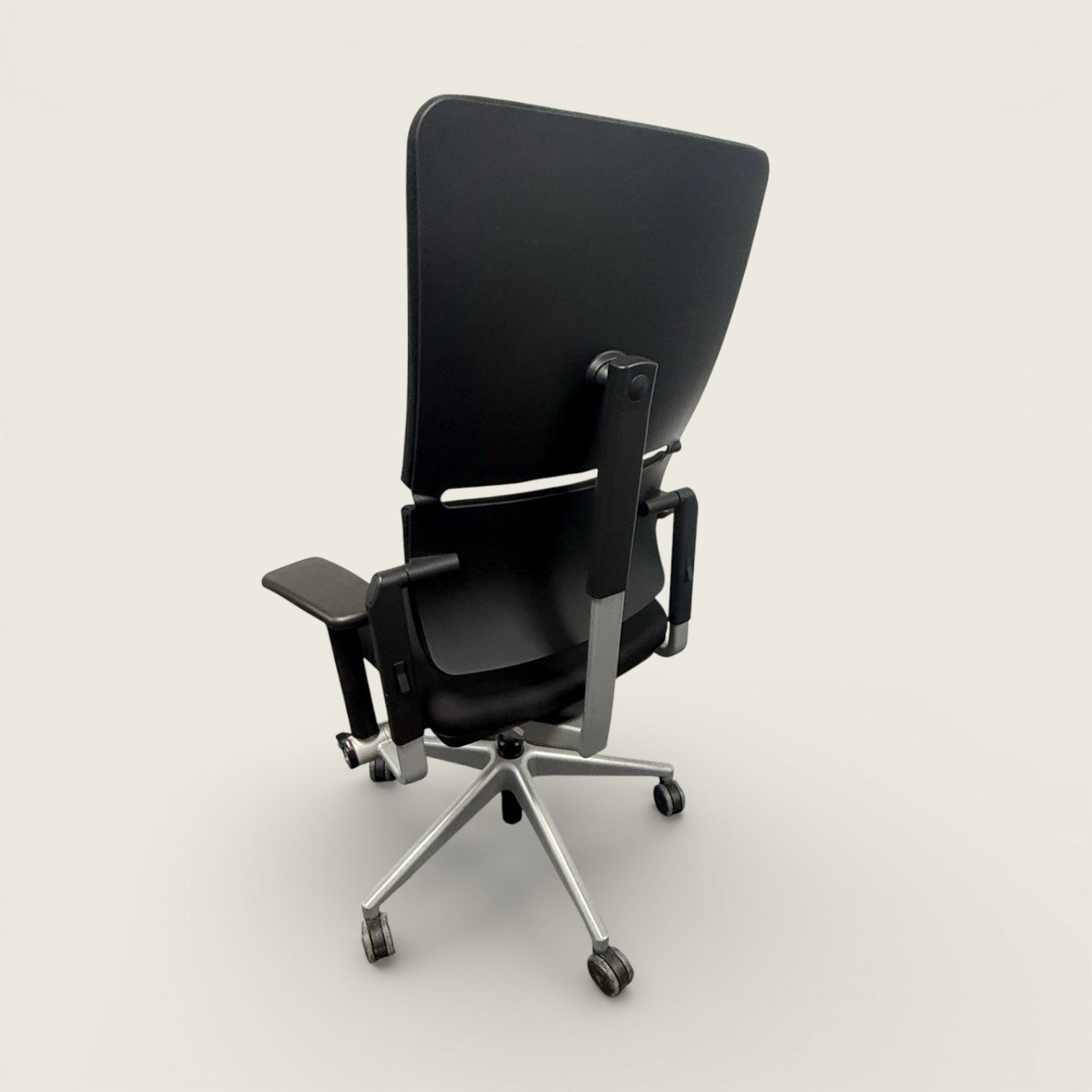<tc>Steelcase</tc>: Sedia operativa Please V2 - Ricondizionata