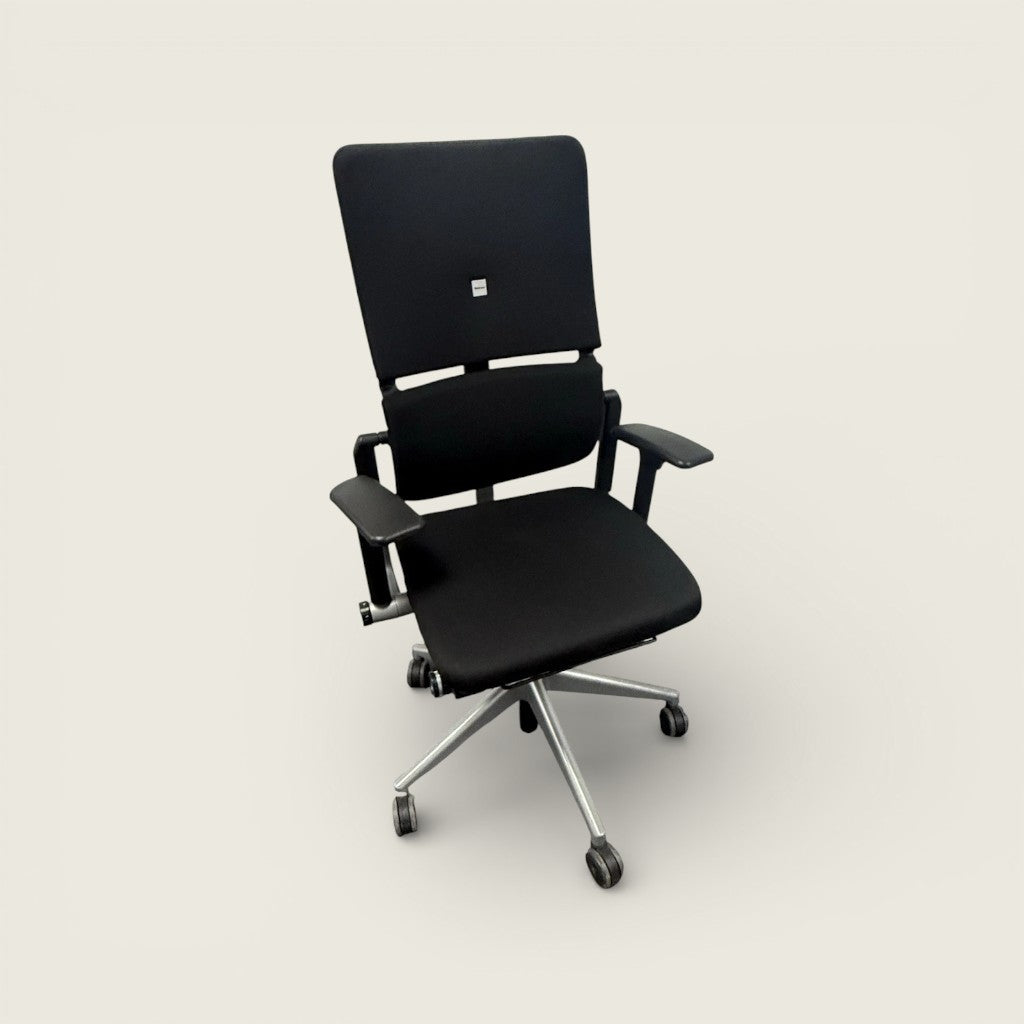 <tc>Steelcase</tc>: Sedia operativa Please V2 - Ricondizionata