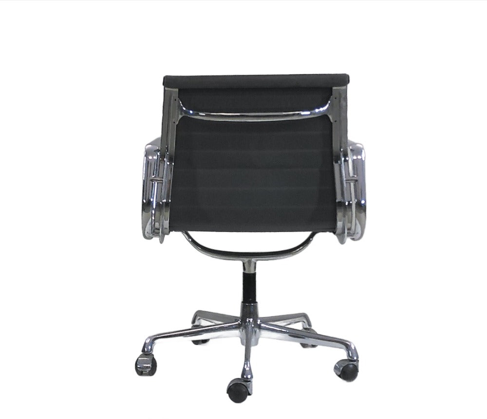 <tc>Vitra</tc>: <tc>Eames</tc> Sedia da riunione EA 108 - Ricondizionata