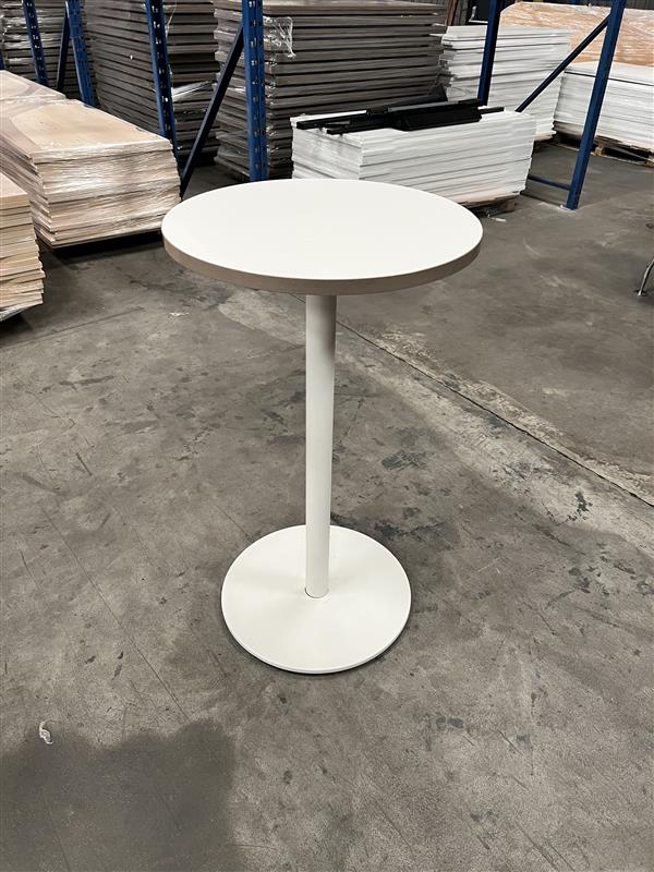 Orangebox: Poseur High Table - rinnovato