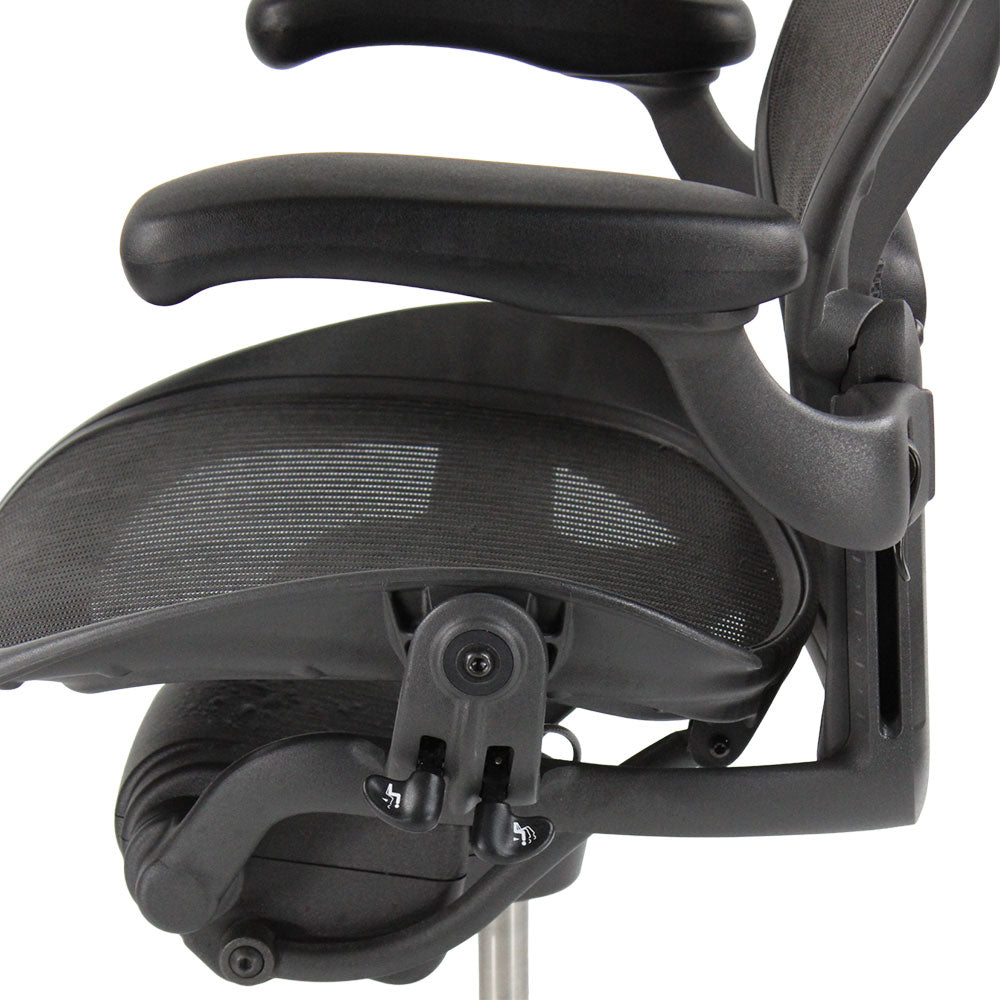 <tc>Herman Miller</tc>: Aeron - <tc>Size B</tc> - Full House (Grafite) - Ristrutturato