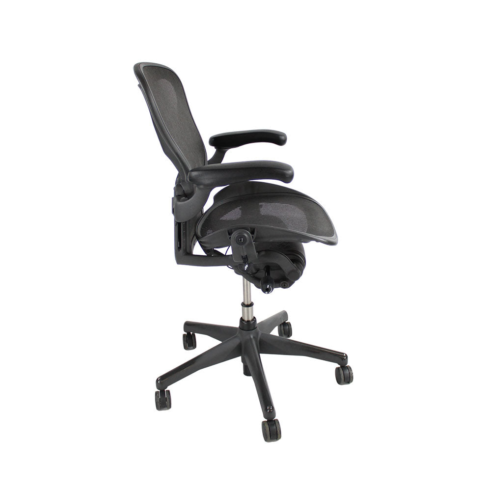 <tc>Herman Miller</tc>: Aeron - <tc>Size B</tc> - Full House (Grafite) - Ristrutturato
