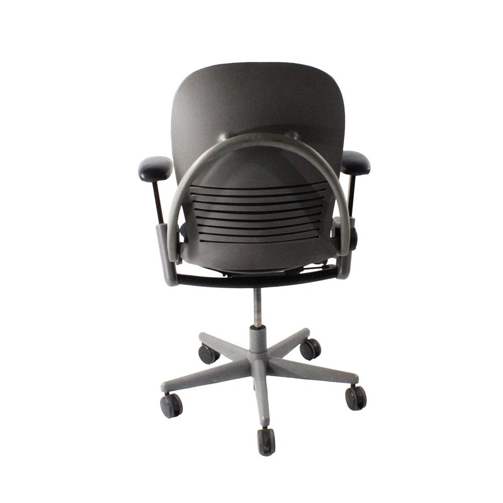 <tc>Steelcase</tc>: <tc>Leap V1</tc> Sedia da ufficio - Struttura grigia/pelle nera - Ricondizionata