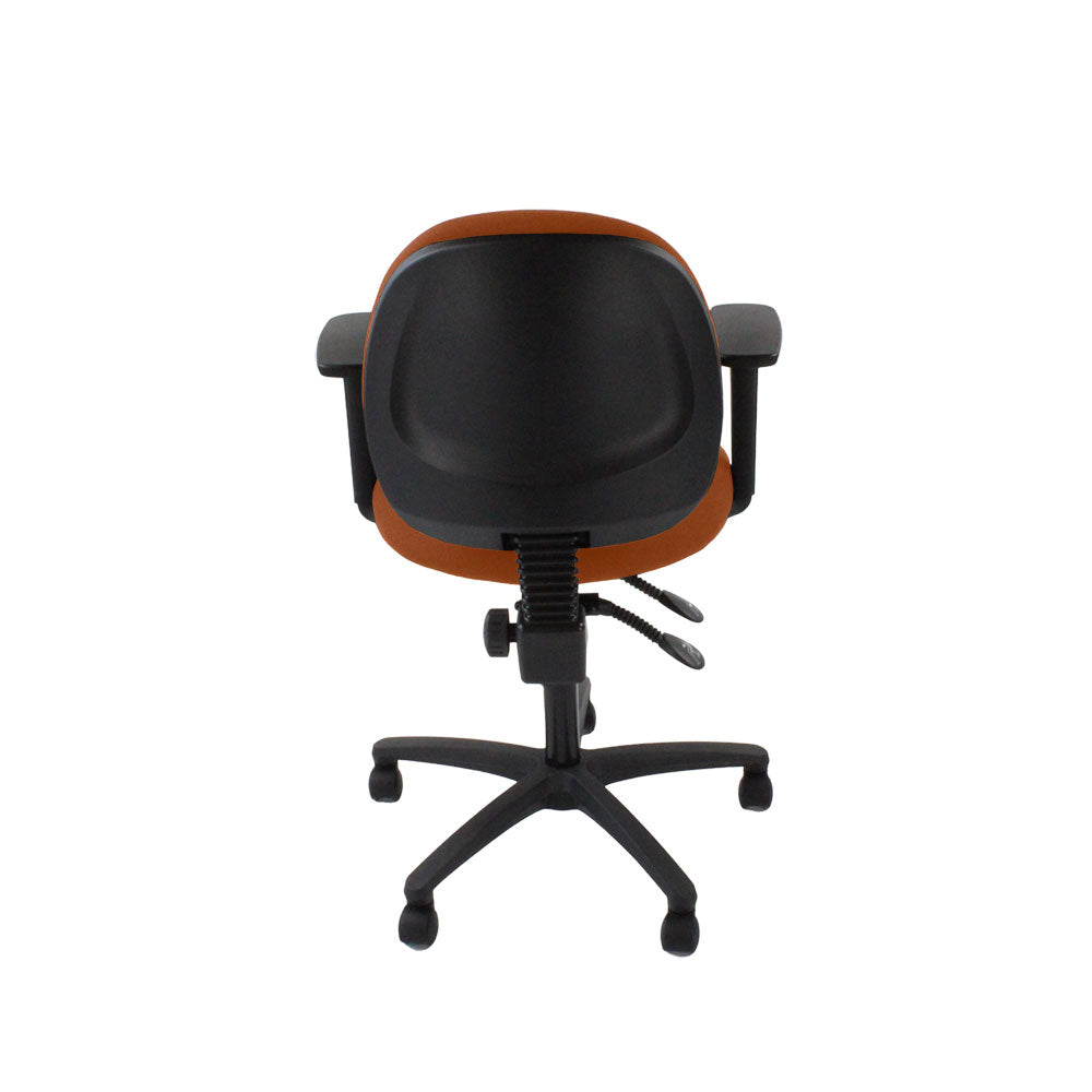 Sassoni: <tc>Scoop</tc> Sedia da operatore in pelle marrone chiaro - Ristrutturata
