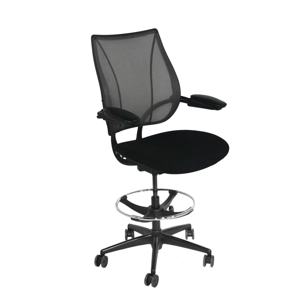 <tc>Humanscale</tc>: <tc>Liberty</tc> Sedia da disegnatore in tessuto nero - Ristrutturata