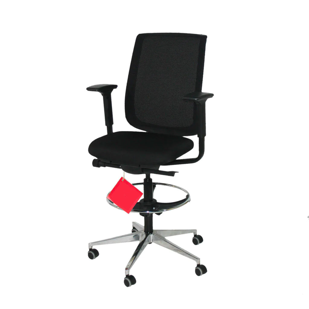<tc>Steelcase</tc>: Sedia da disegnatore Air Draughtman con base in alluminio lucidato - Ricondizionata