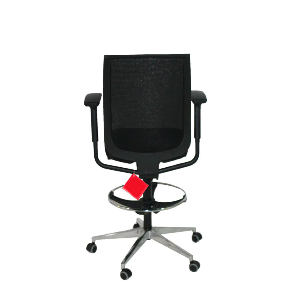 <tc>Steelcase</tc>: Sedia da disegnatore Air Draughtman con base in alluminio lucidato - Ricondizionata