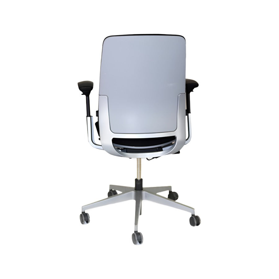 <tc>Steelcase</tc>: Sedia da ufficio Amia con struttura argentata - Ricondizionata