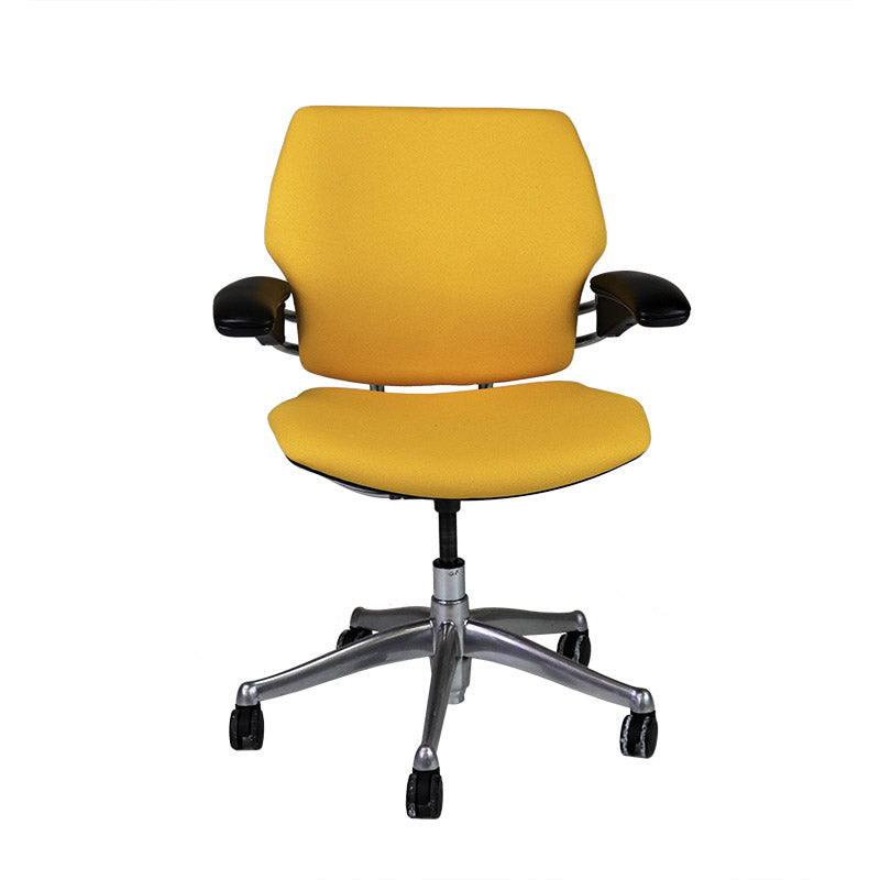 Humanscale: Sedia Operativa Freedom con Struttura in Alluminio e Tessuto Giallo - Ristrutturata