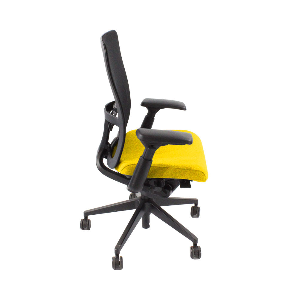 Haworth: sedia operativa Zody Comforto 89 in tessuto giallo/struttura nera - rinnovata