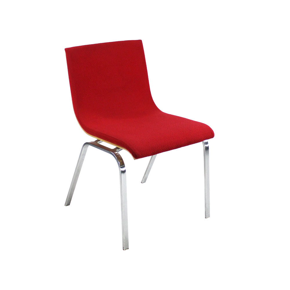 Boss Design: sedia impilabile in tessuto rosso/schienale in rovere - Ristrutturata