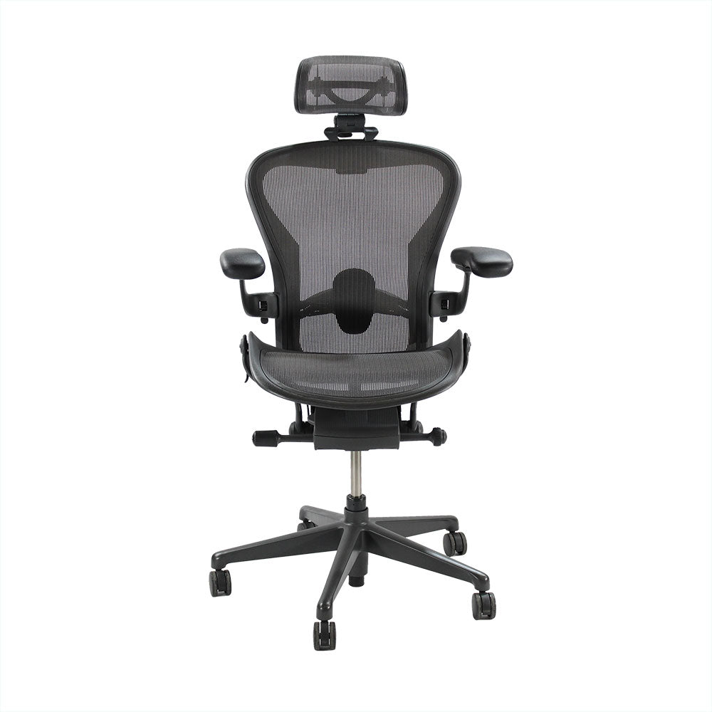 Herman Miller: Aeron taglia B rimasterizzato con poggiatesta in grafite - Ricondizionato