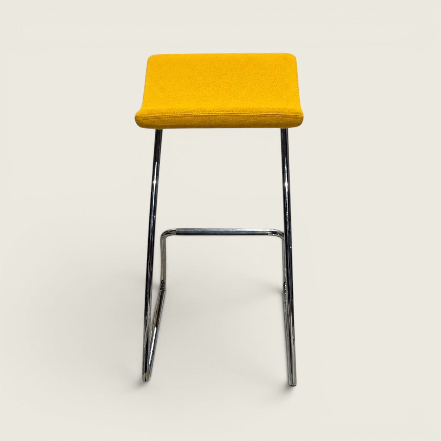 Orangebox: Sgabello da bar appollaiato - Ristrutturato